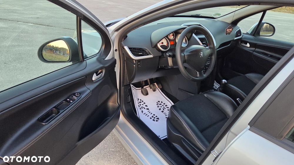 Peugeot 207 95 VTi Urban Style - 24