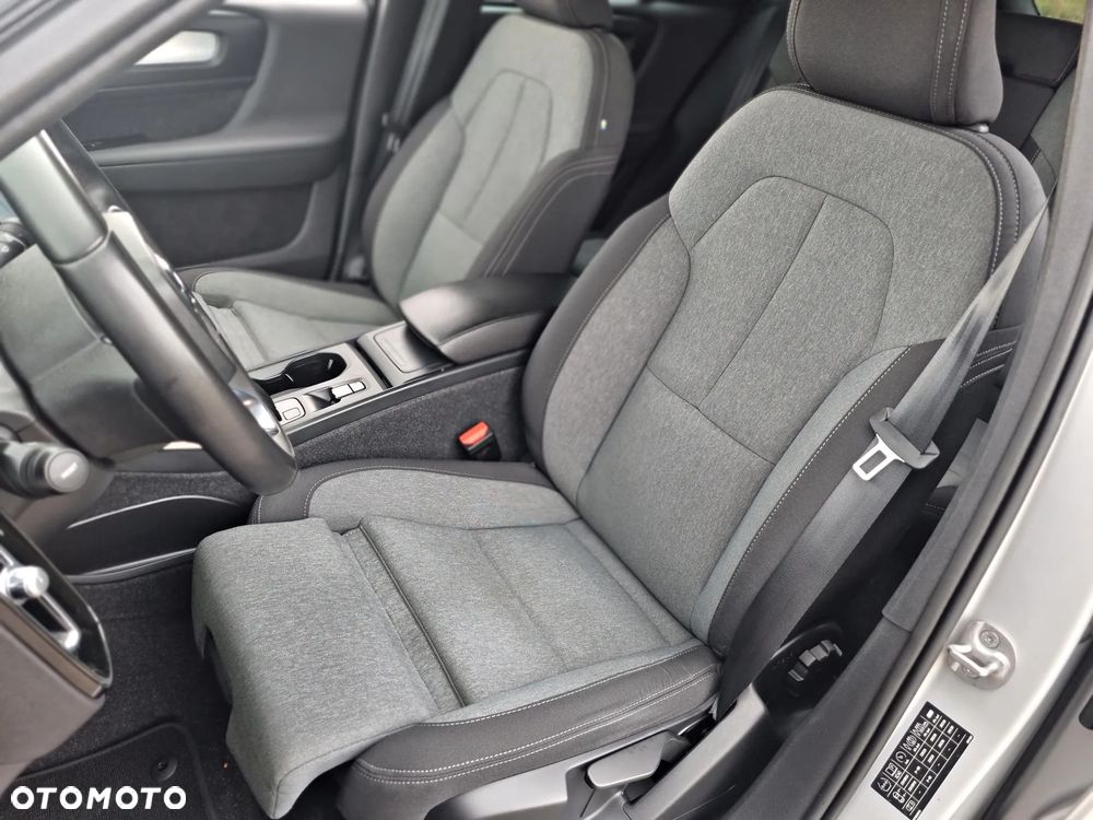 Volvo XC 40 B3 B DKG Essential - 23