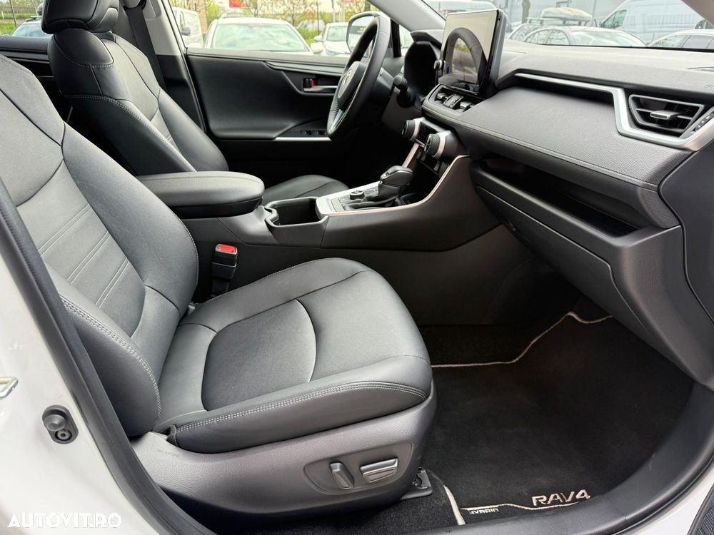 Toyota RAV4 Luxury 2.5 HYBRID 222CP AWD - 18