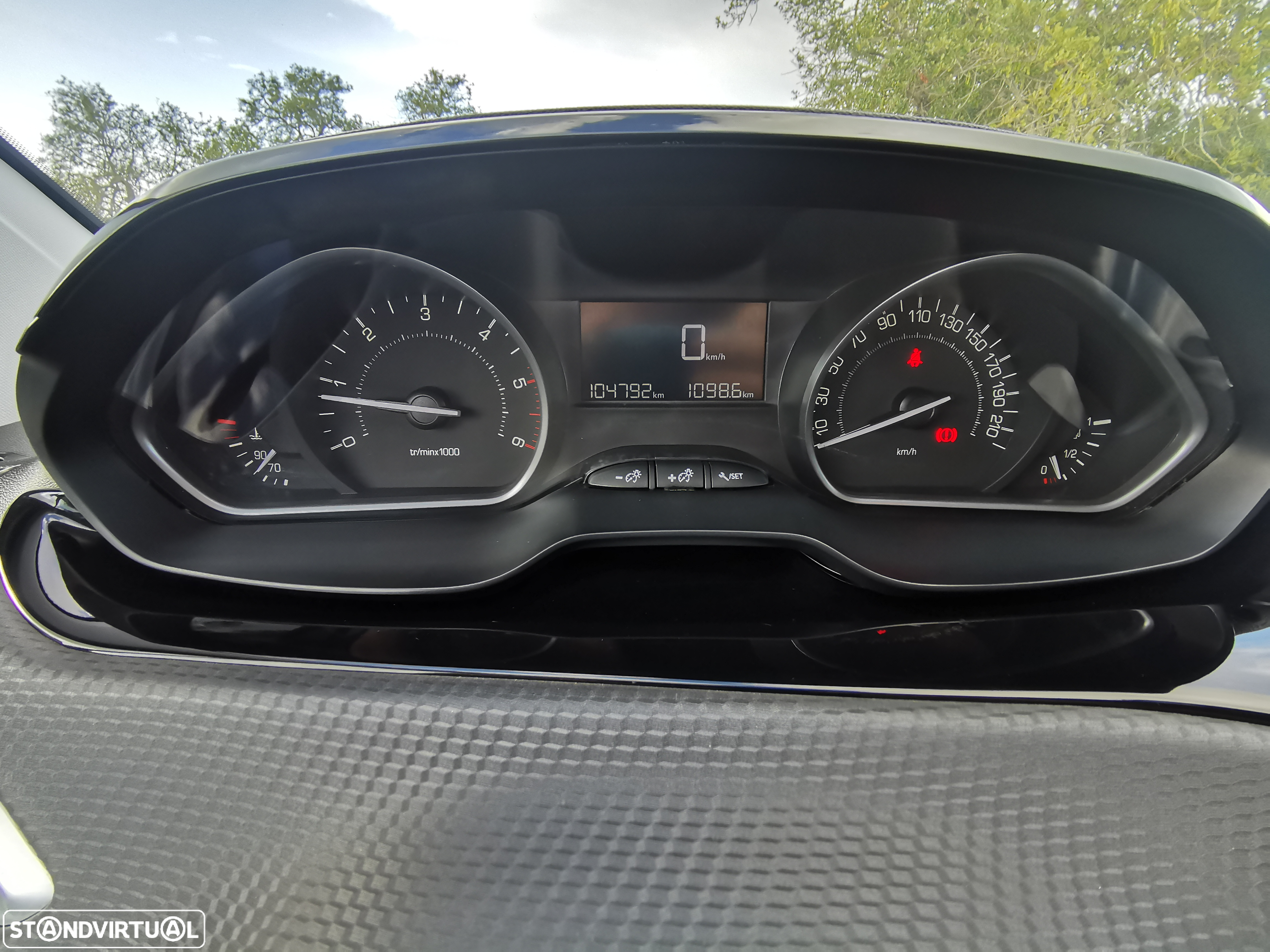 Peugeot 208 1.6 BlueHDi Style - 9
