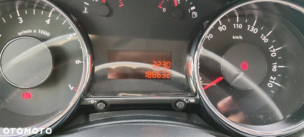 Peugeot 5008 1.6 THP Premium + - 7