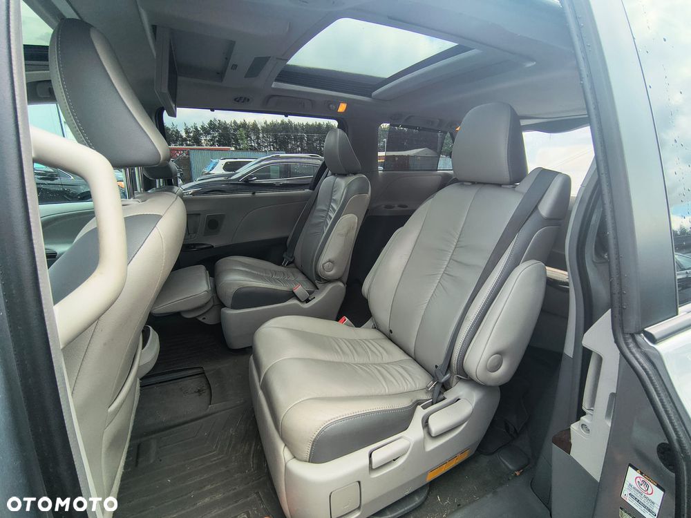 Toyota Sienna - 15