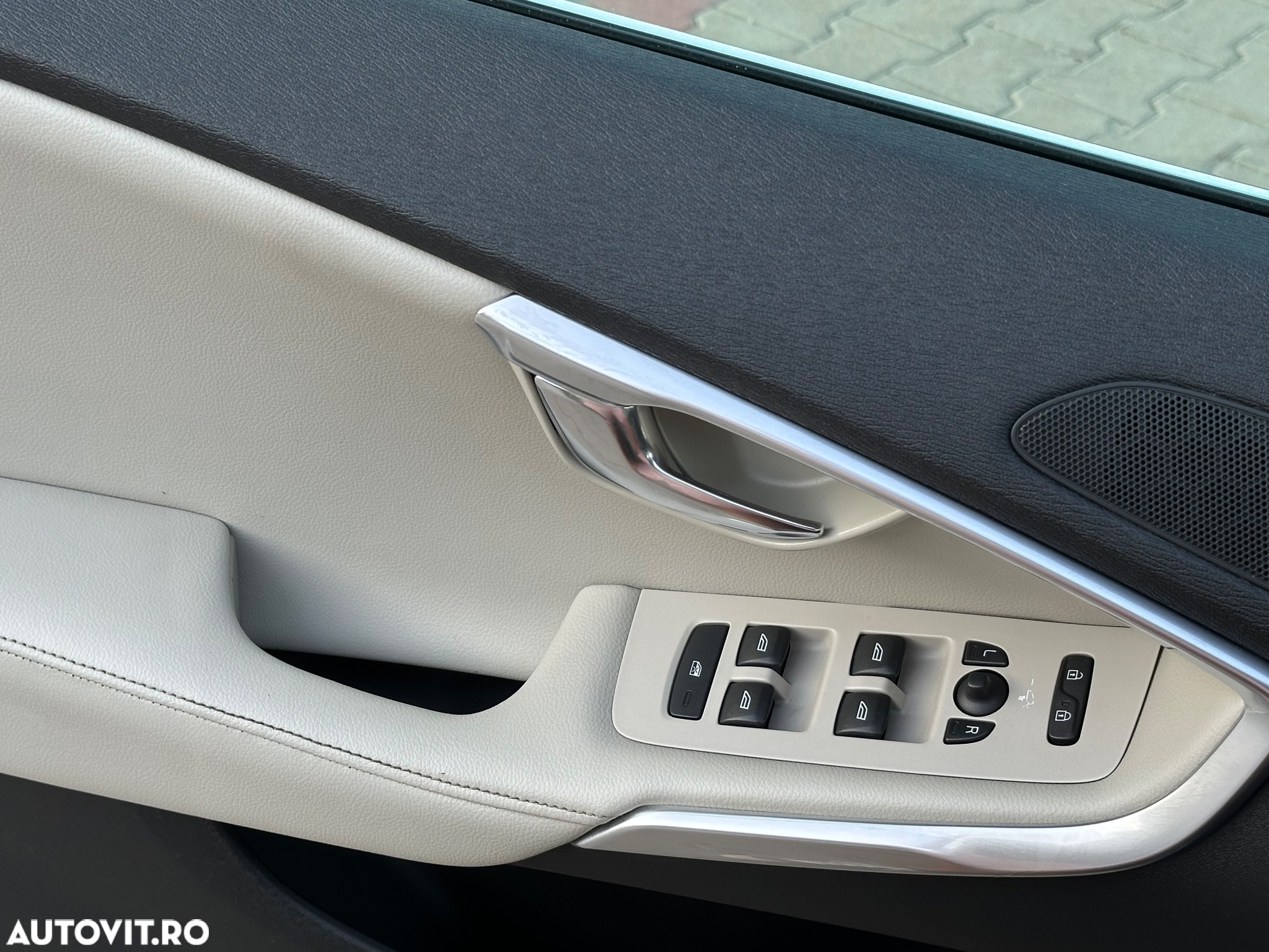 Volvo V40 D4 Summum - 16