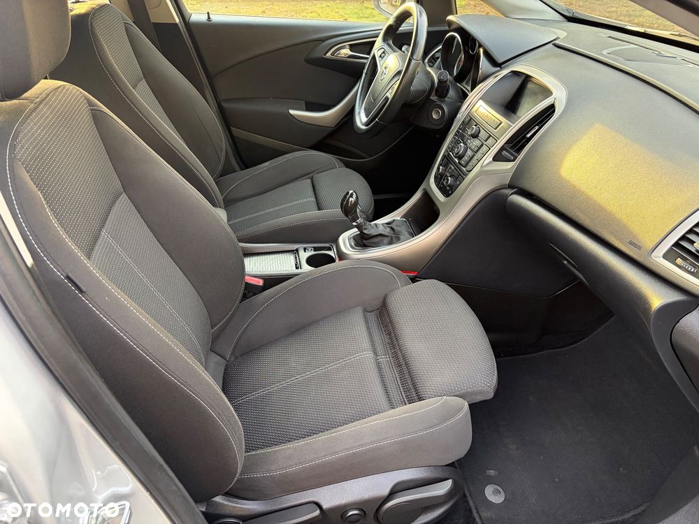 Opel Astra 1.6 Turbo Edition - 24