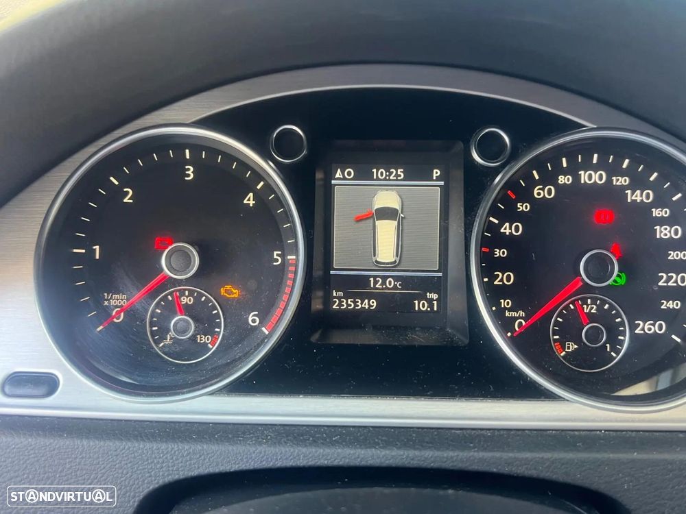 VW Passat Variant 2.0 TDI DSG BlueMotion Highline - 12