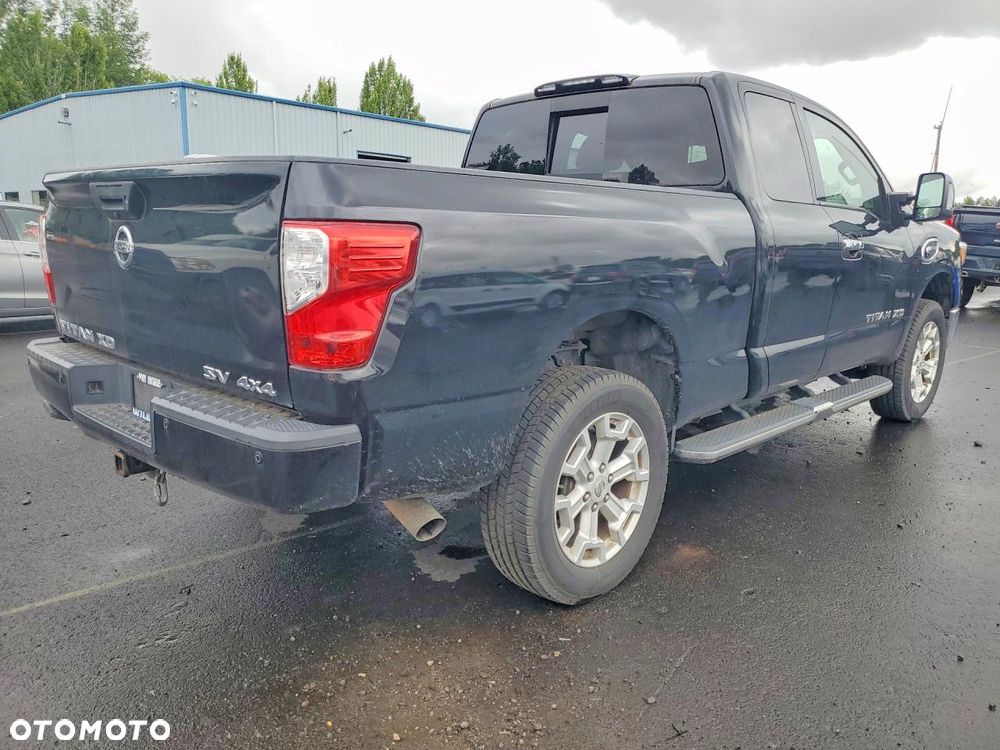 Nissan Titan - 4