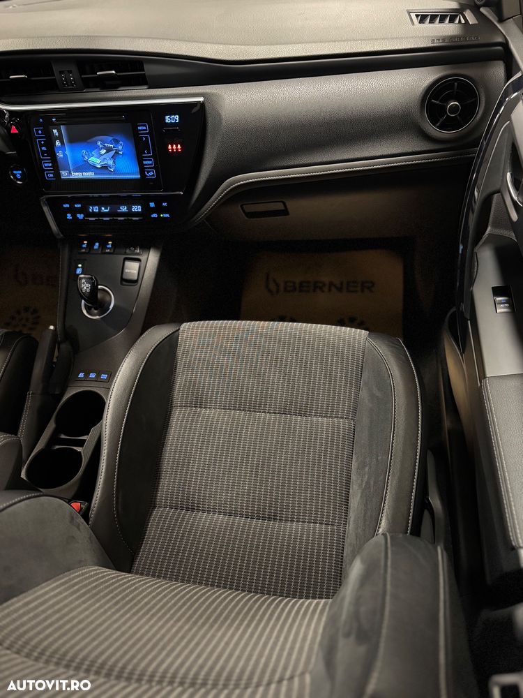 Toyota Auris 1.8 L VVT-i Sol + - 12