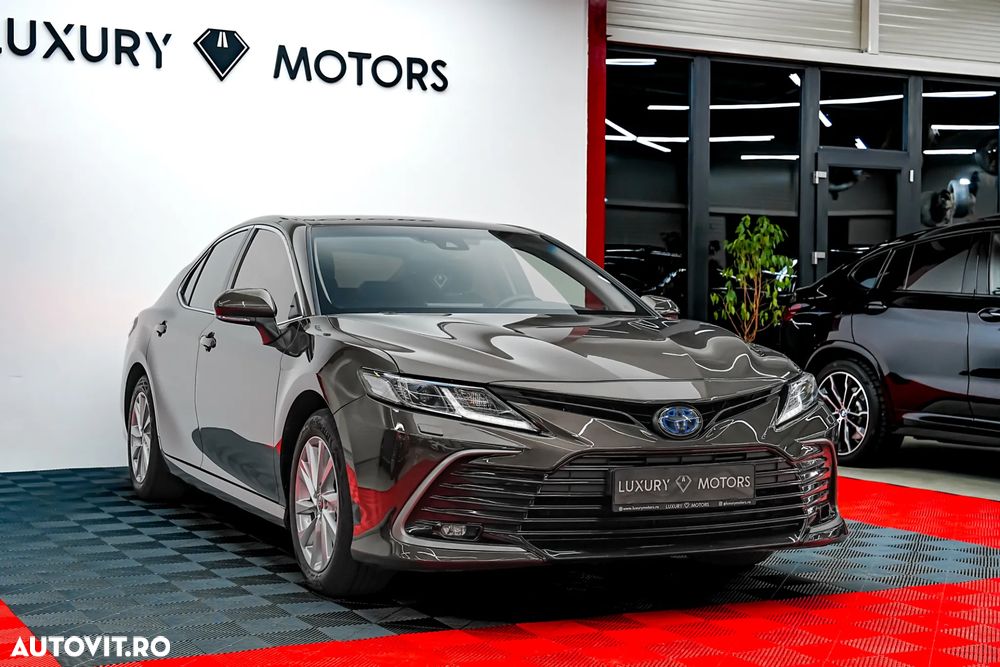 Toyota Camry Luxury - 5