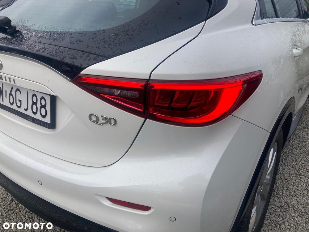Infiniti Q30 1.6t Premium 7DCT - 26