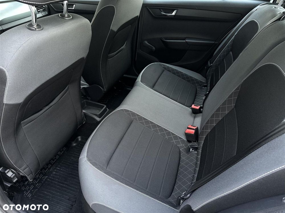 Skoda Fabia 1.0 Ambition - 11