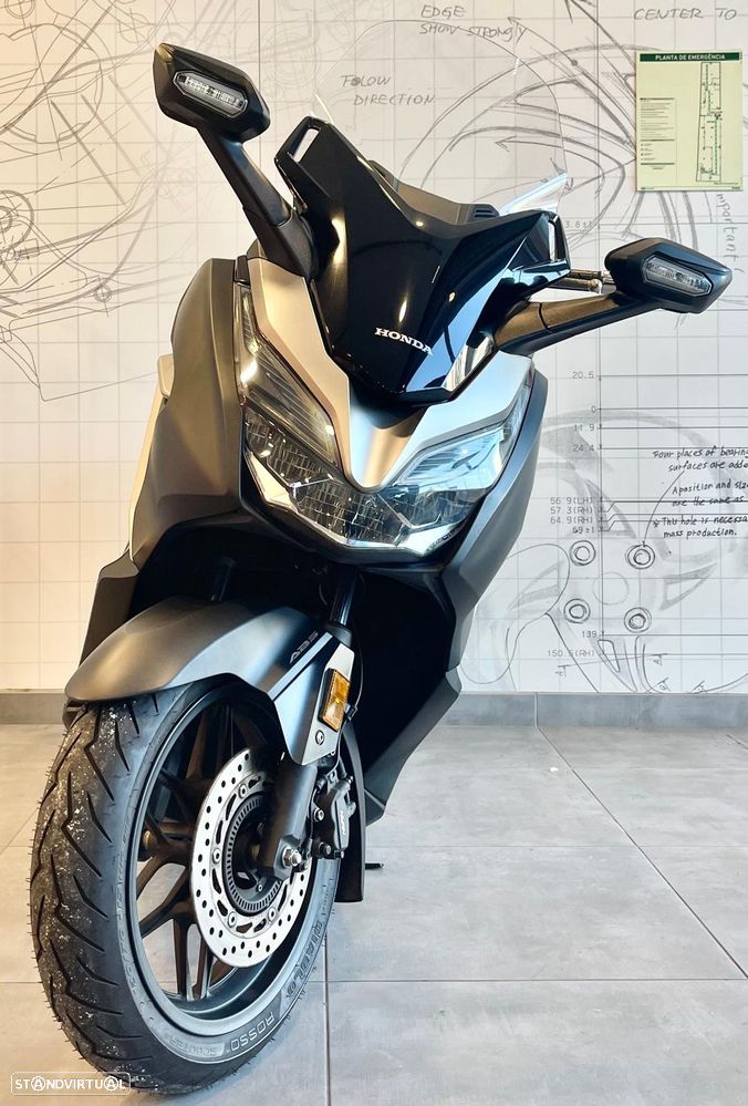 Honda Forza 300 - 3