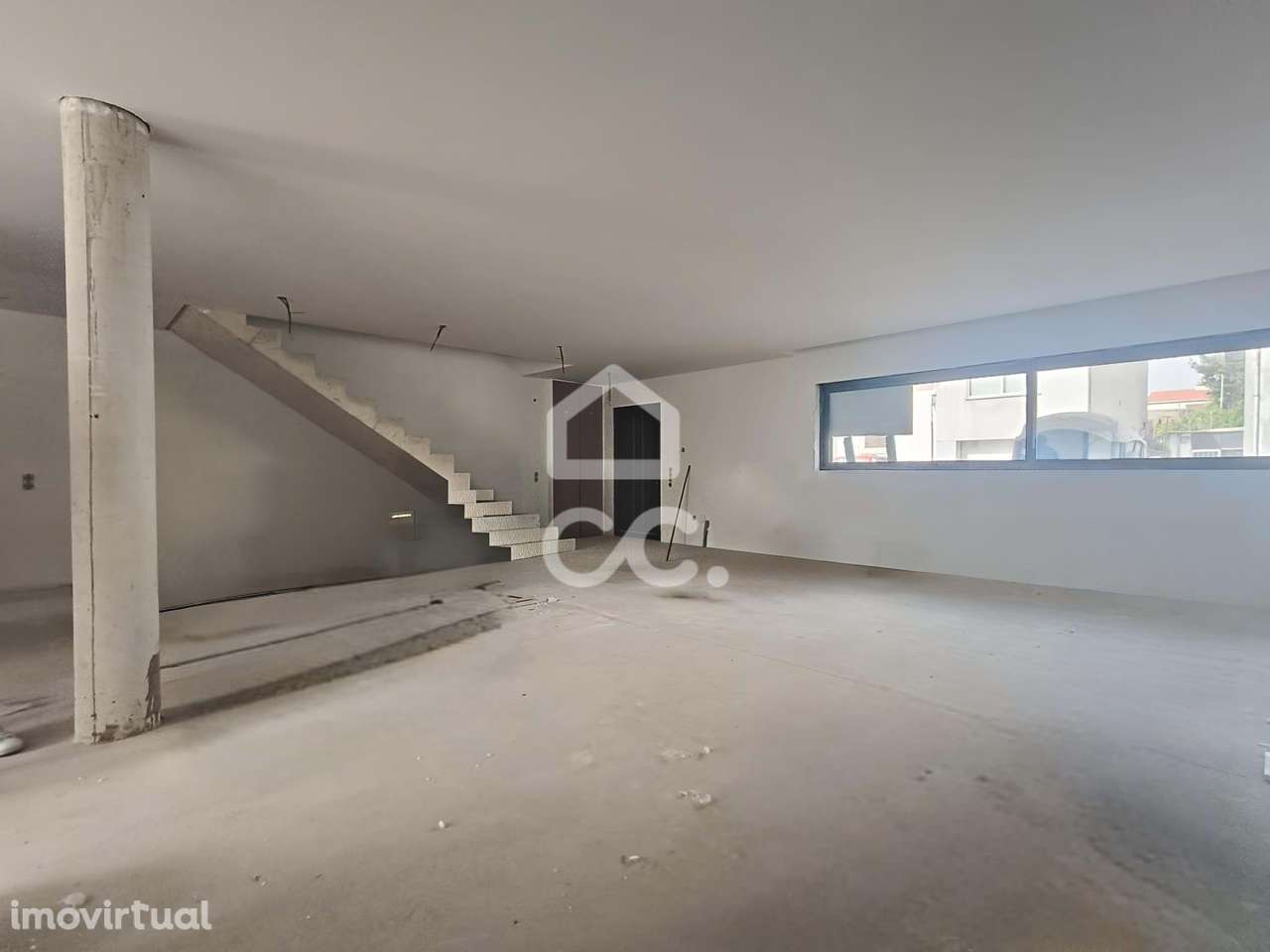 Moradia T3 Nova com 3 Suites, Jardim e Terraço – Design Contemporâneo - Grande imagem: 5/28