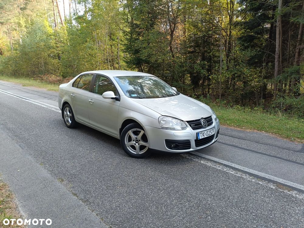 Volkswagen Jetta - 1