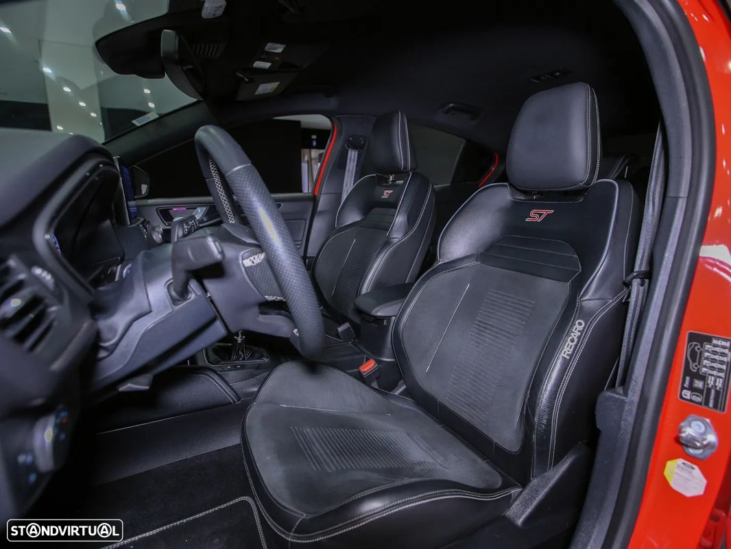 Ford Focus 2.3 EcoBoost S&S ST - 8
