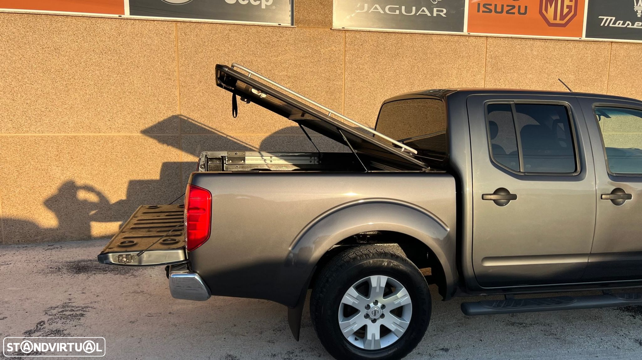 Nissan Navara 2.5 dCi CD Pilot Hi-Tech - 14