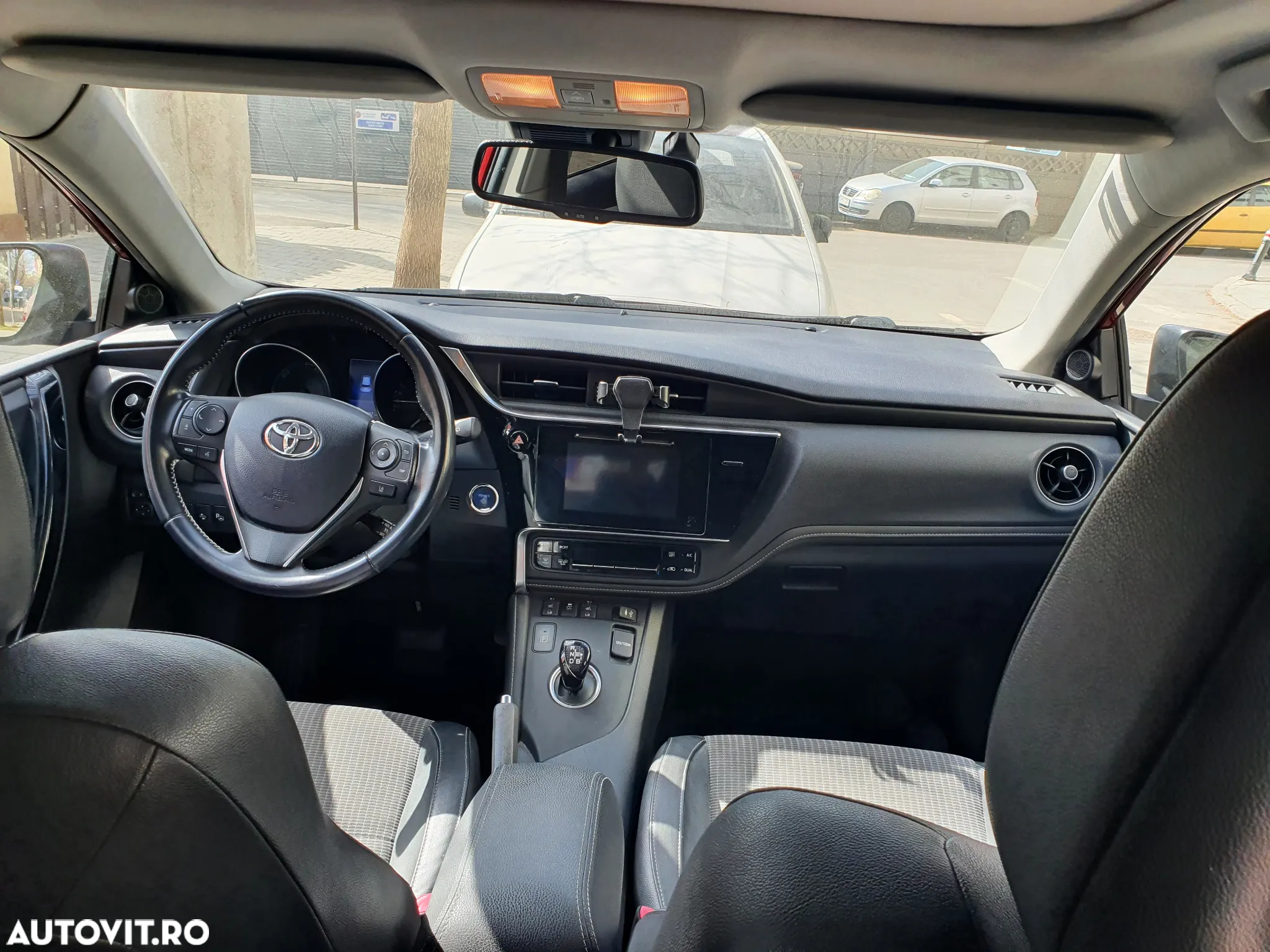 Toyota Auris 1.8 L VVT-i Hybrid Sol + - 25