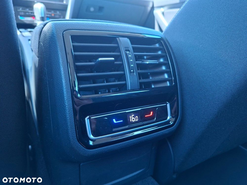 Volkswagen Passat - 14