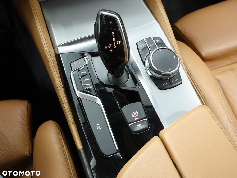 BMW Seria 5 520d xDrive Luxury Line - 29