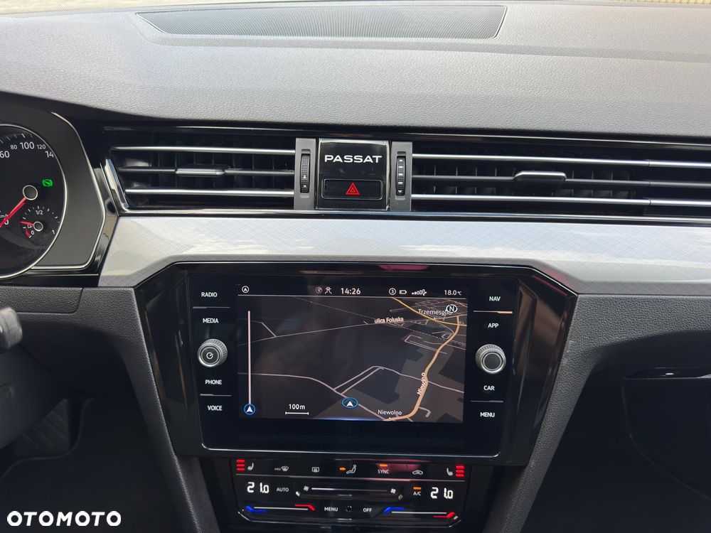 Volkswagen Passat Variant 2.0 TSI Business DSG - 22