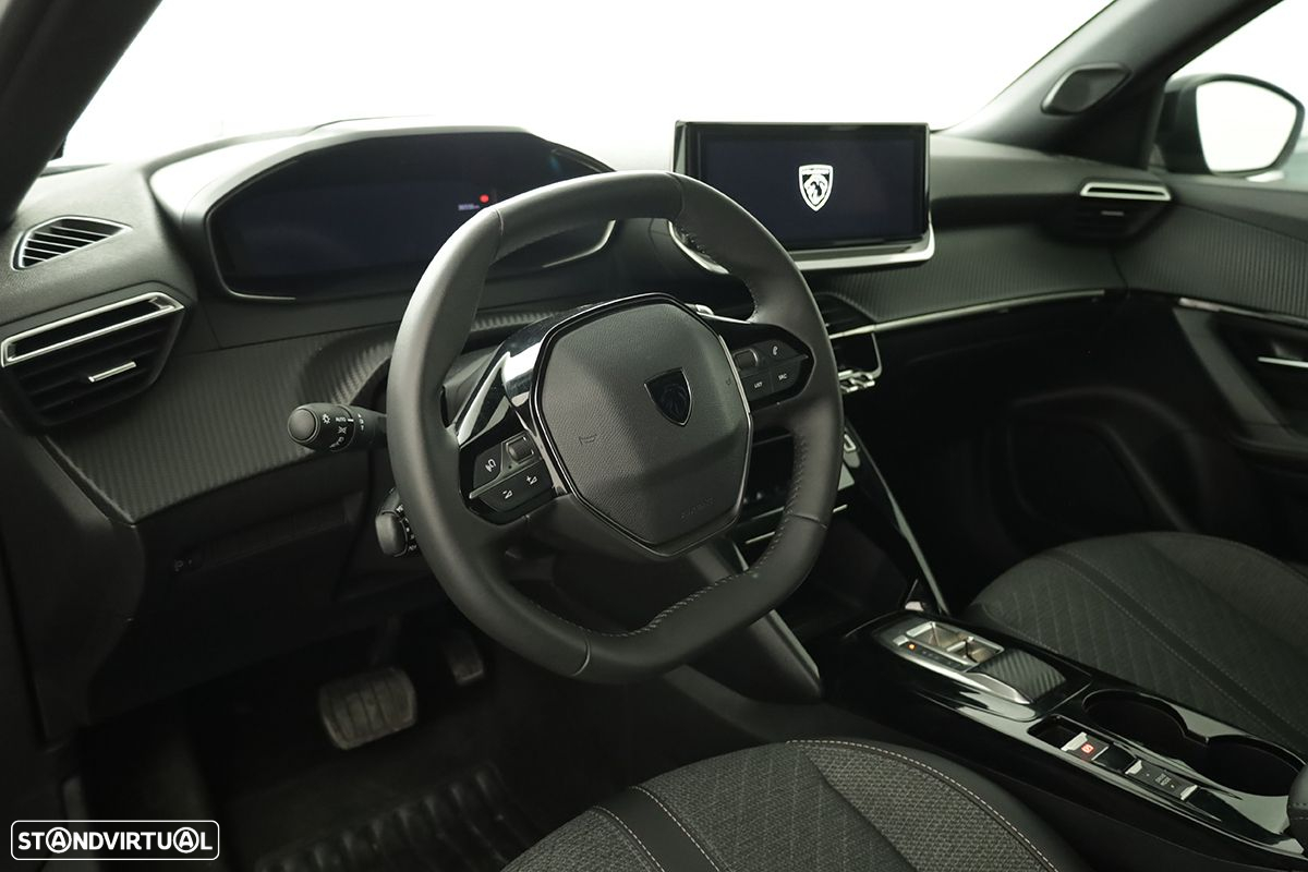Peugeot 2008 1.2 PureTech Allure EAT8 - 7