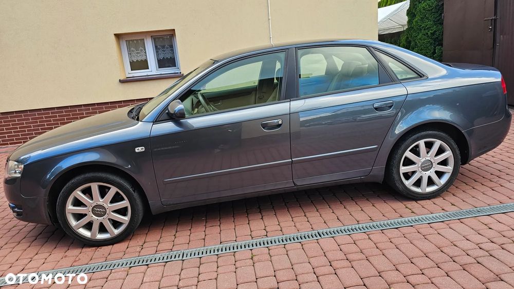 Audi A4 Limousine - 16