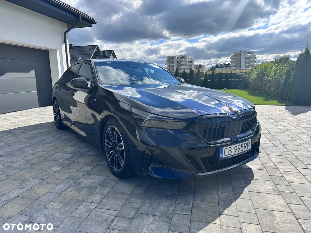 BMW Seria 5 M550i xDrive - 24