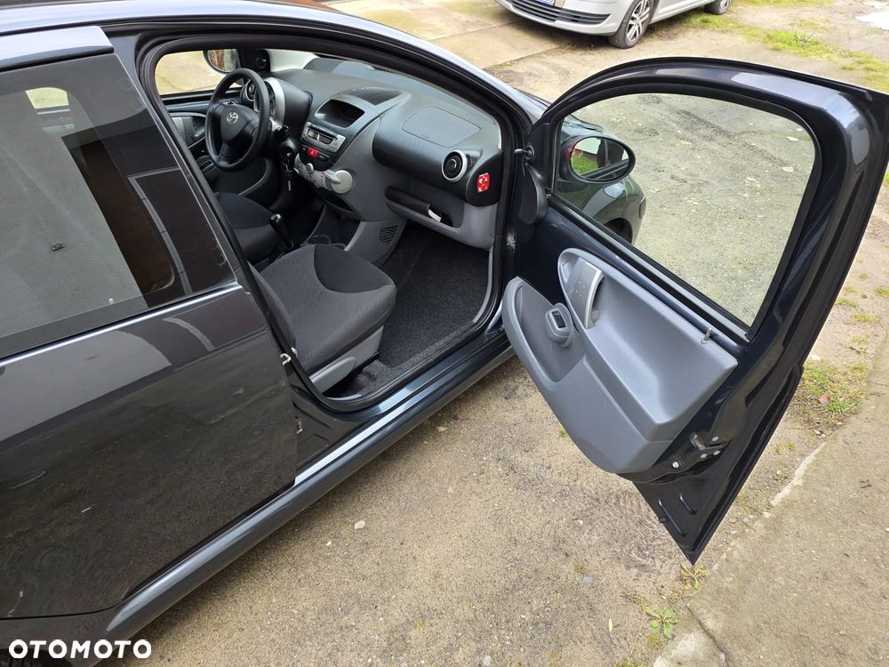 Toyota Aygo Black - 15