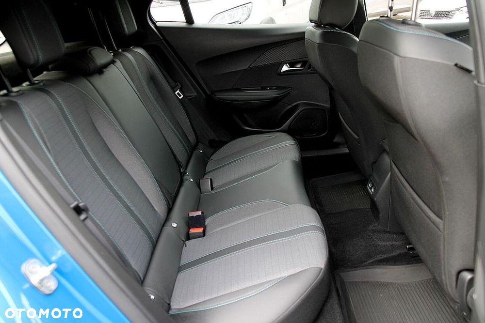 Peugeot 2008 50kWh Allure - 27