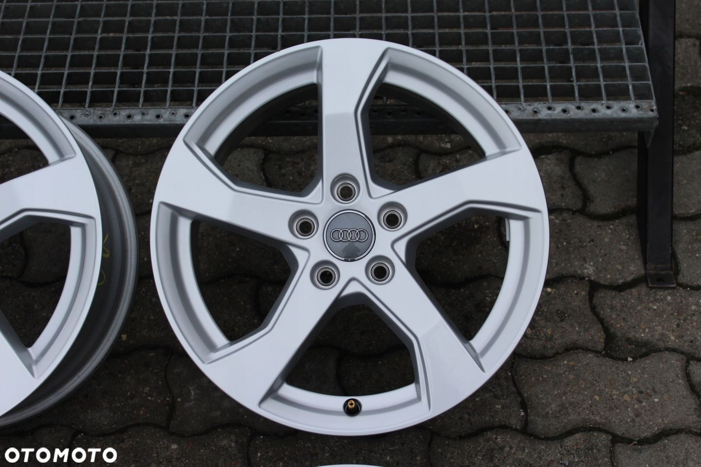 ORYG AUDI A3 8V0 17cali 5x112 ET43 7,5J Q3 A4 A6 - 4
