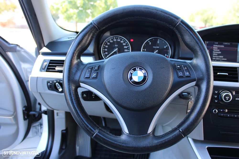 BMW 320 d EfficientDynamics Navigation - 13