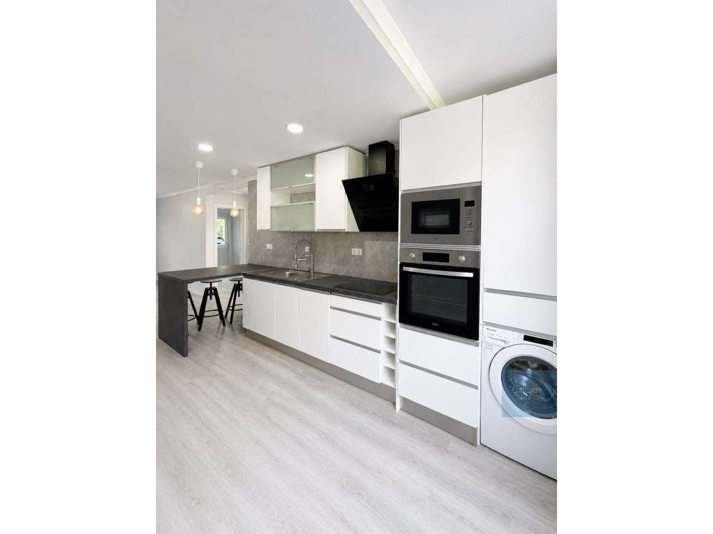 Apartamento T2 Remodelado em Benfica - Grande imagem: 3/25