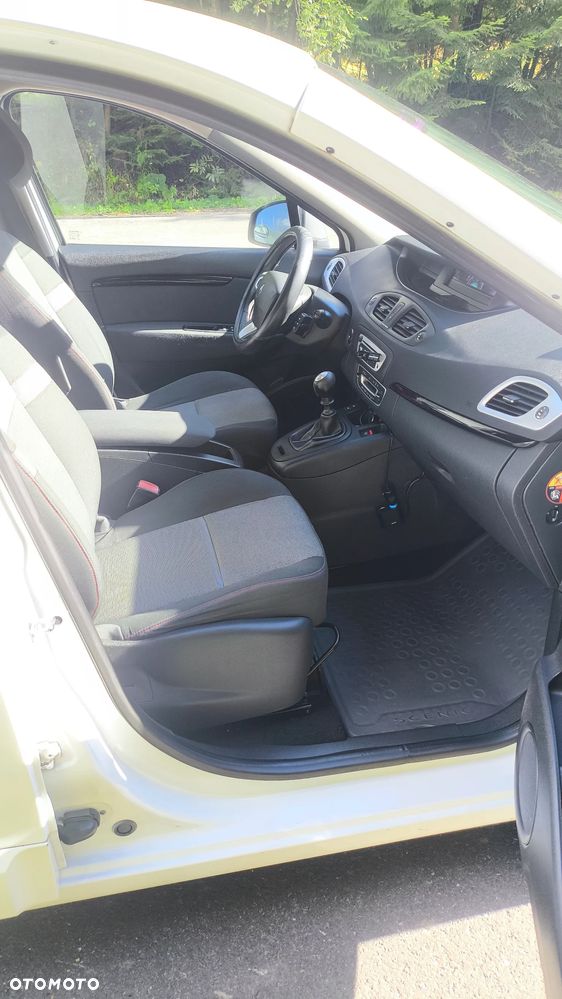 Renault Scenic 1.5 dCi Life - 15