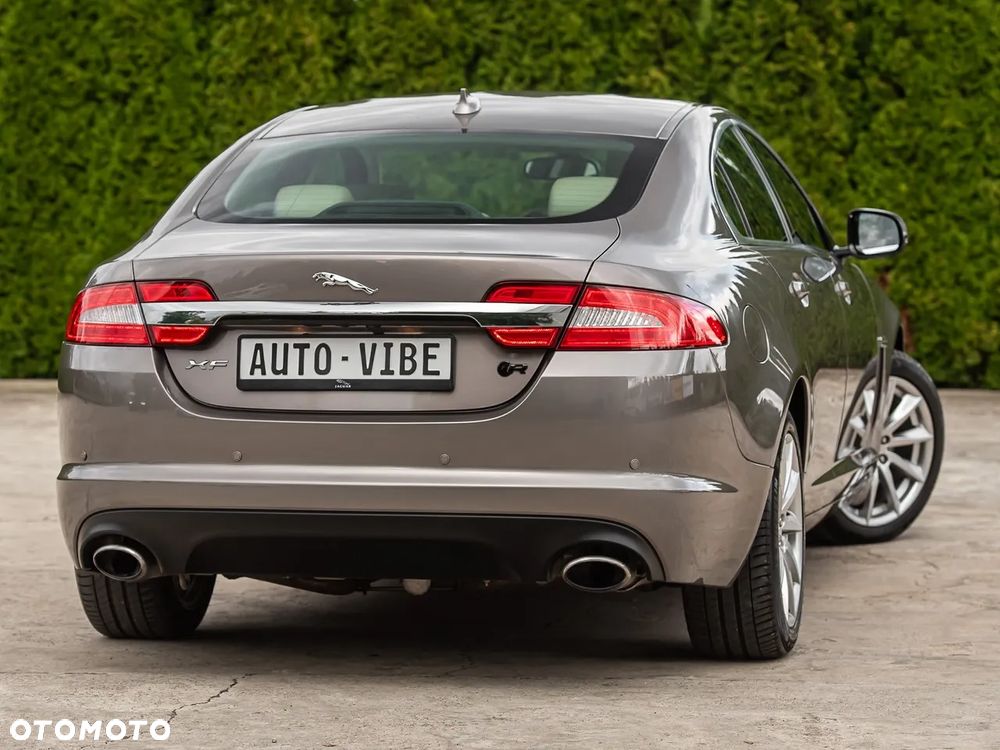 Jaguar XF - 12