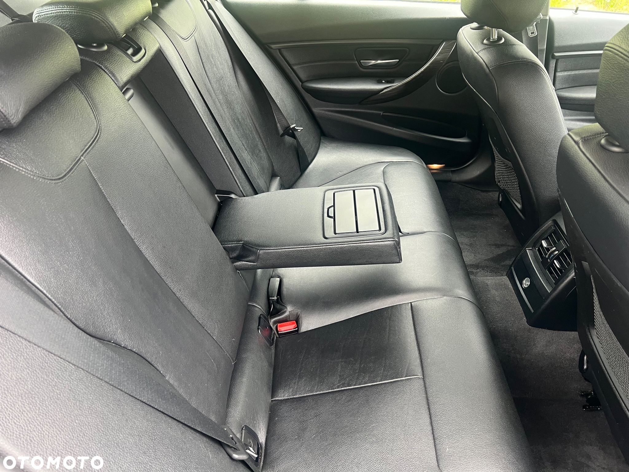 BMW Seria 3 318d Touring - 9