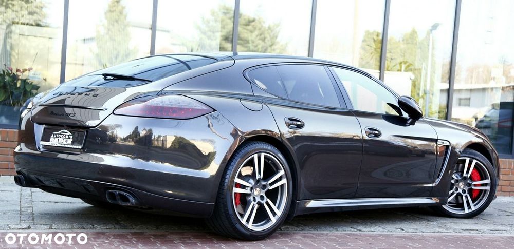 Porsche Panamera GTS PDK - 8