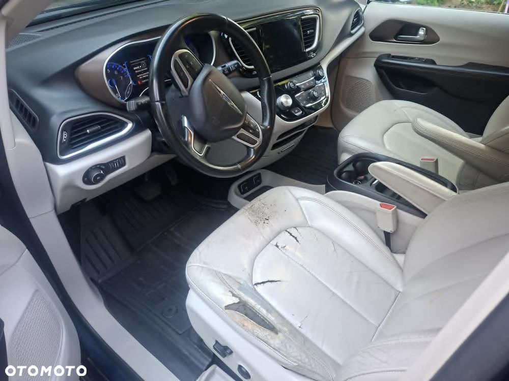 Chrysler Pacifica - 14