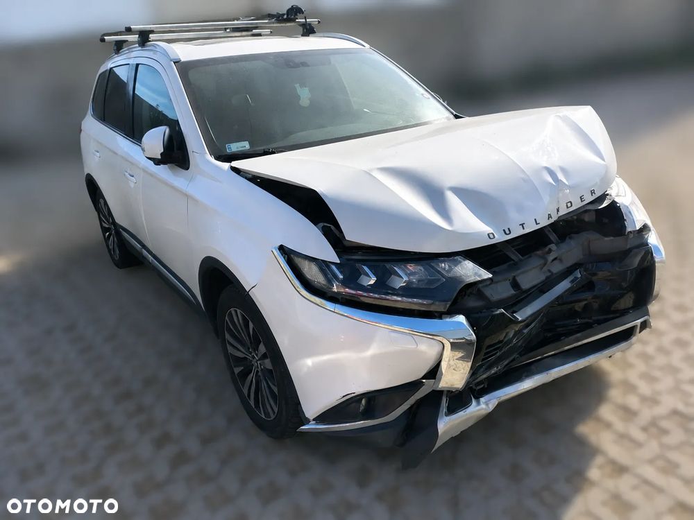 Mitsubishi Outlander - 1
