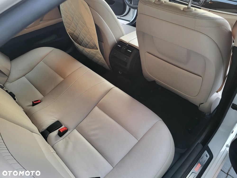 BMW Seria 5 528i xDrive Luxury Line - 16