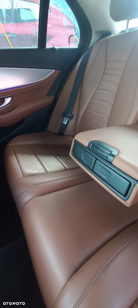 Mercedes-Benz Klasa E 220 d 4-Matic 9G-TRONIC - 8