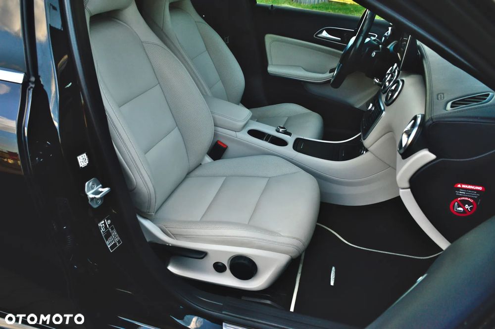 Mercedes-Benz Klasa A 250 4Matic 7G-DCT - 23