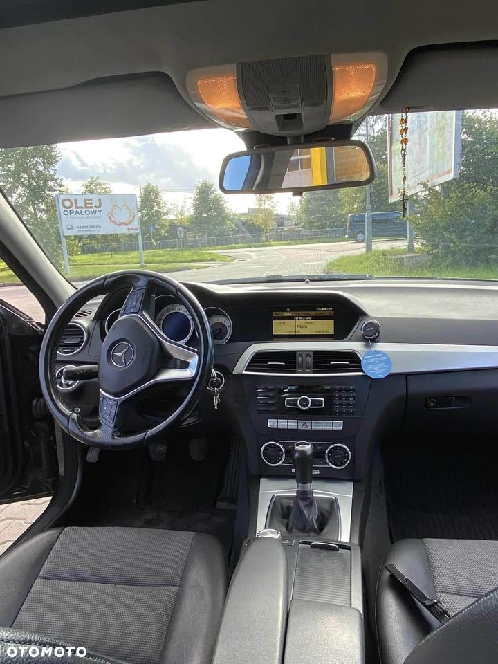 Mercedes-Benz Klasa C 180 CGI BlueEff Avantgarde - 4