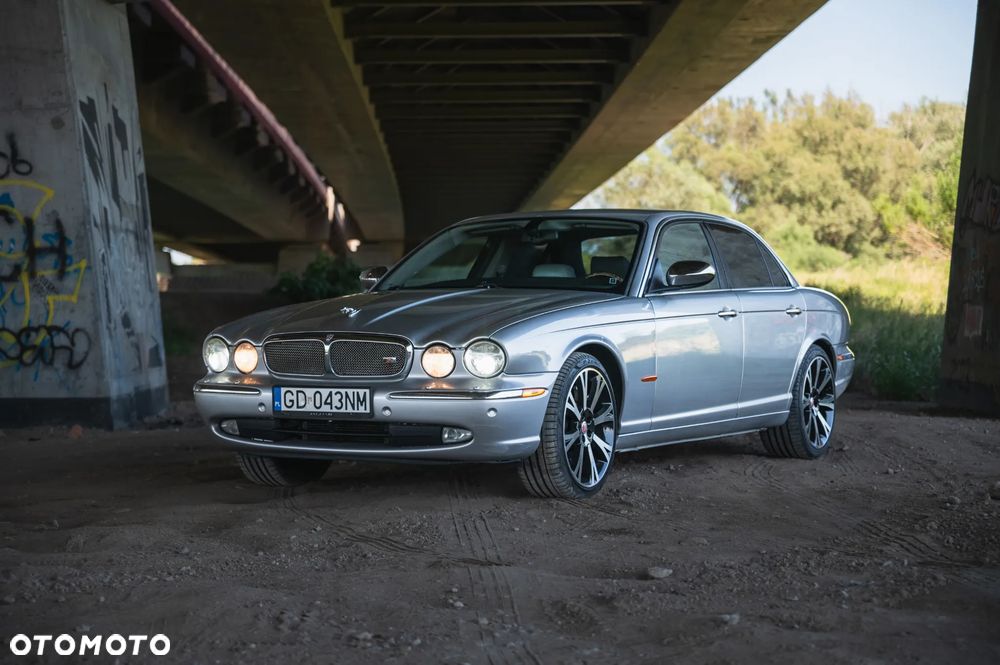 Jaguar XJR 4.2 - 1