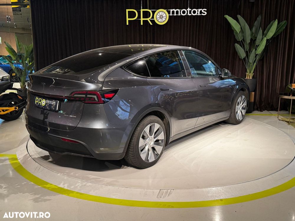 Tesla Model Y - 7