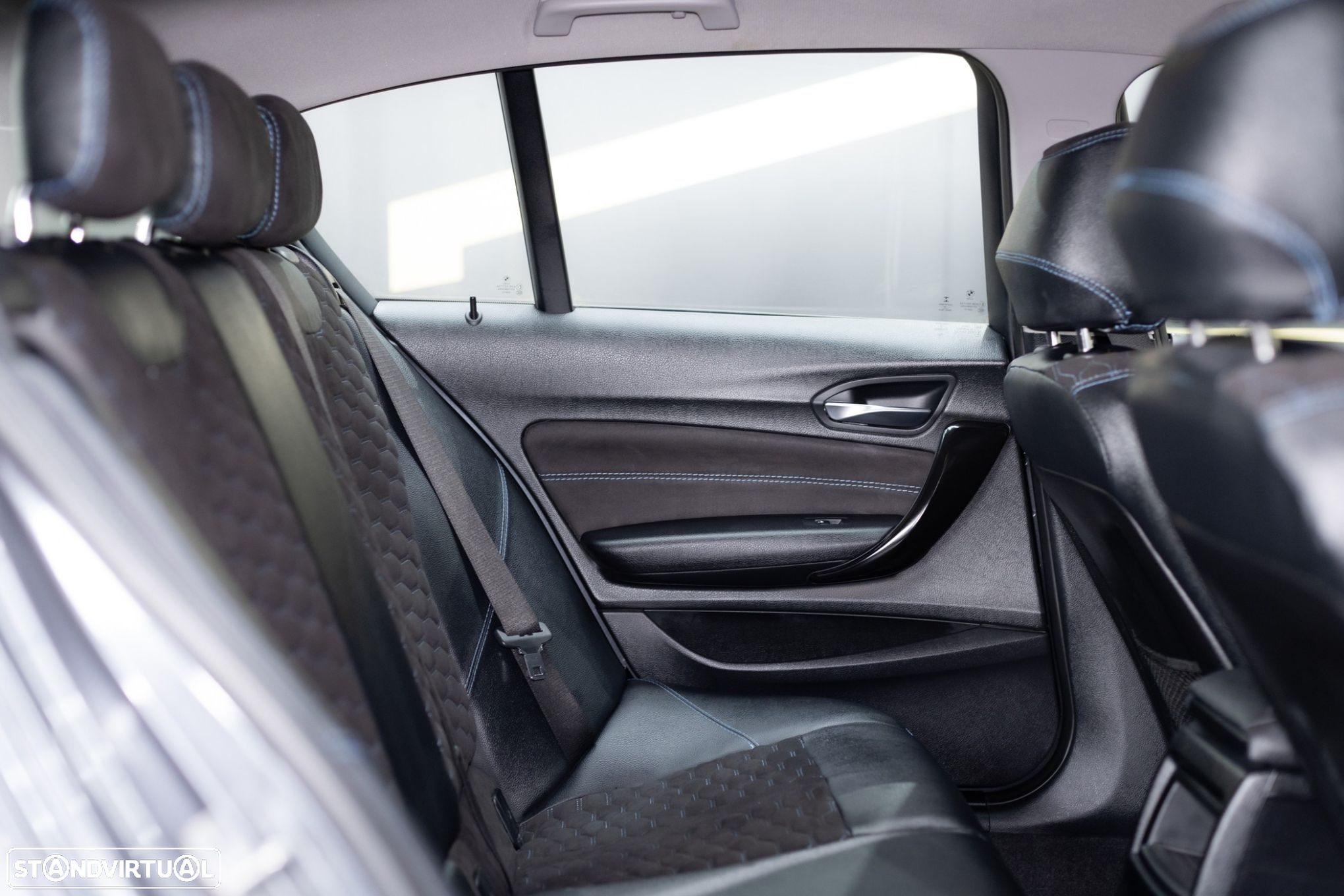 BMW 116 d Pack M - 19