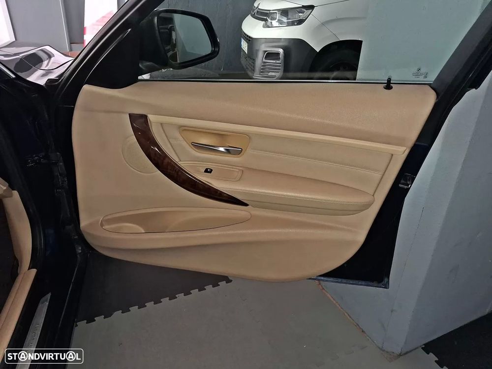 BMW 320 d Auto Exclusive - 24