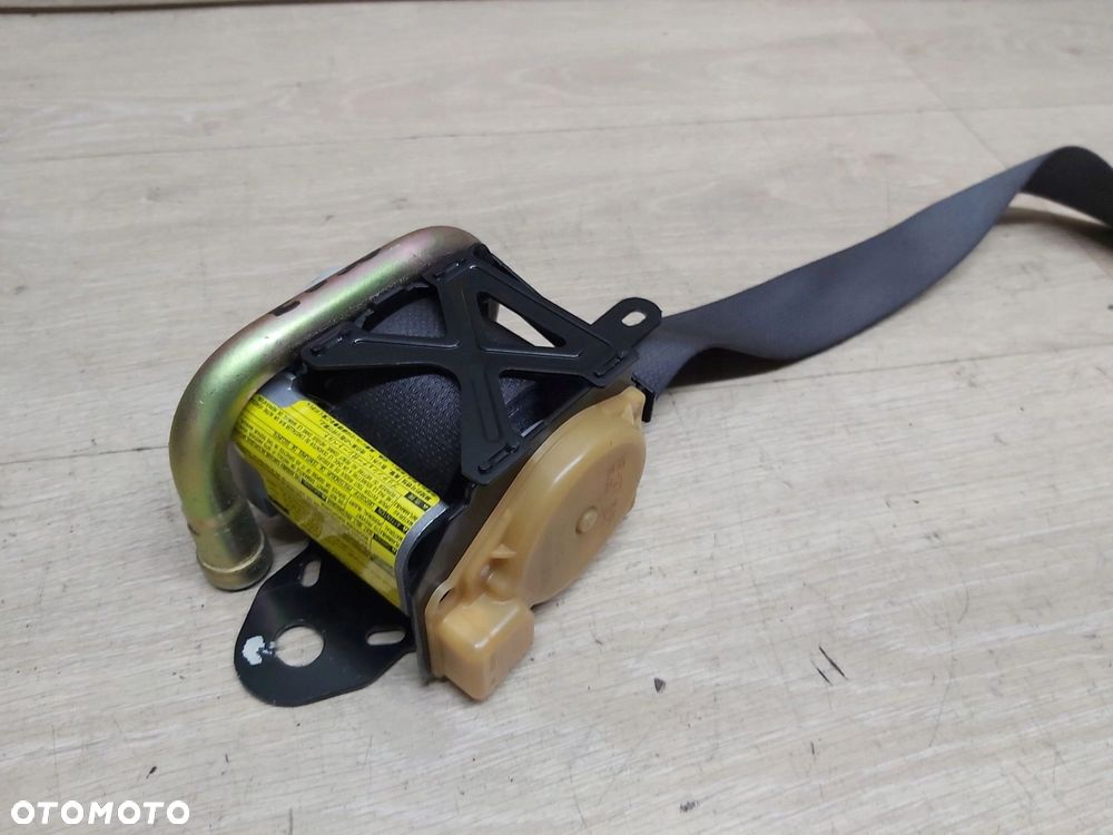 Toyota Corolla E12 pas bezpieczeństwa prawy przód 3D - 4