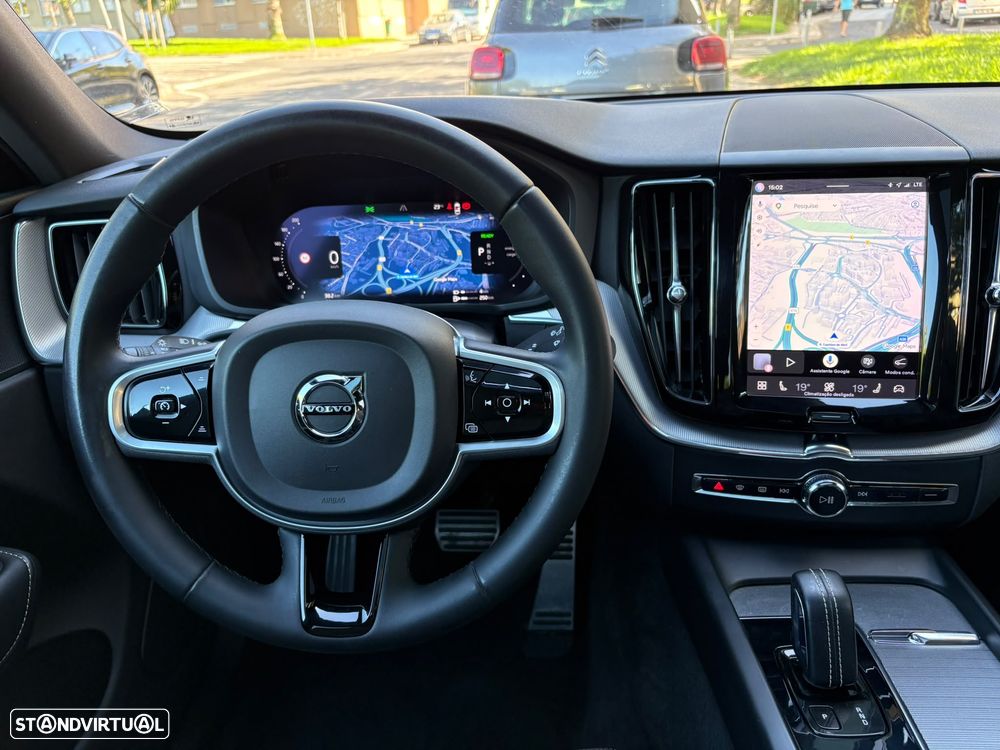 Volvo XC 60 2.0 T6 PHEV R-Design AWD - 33