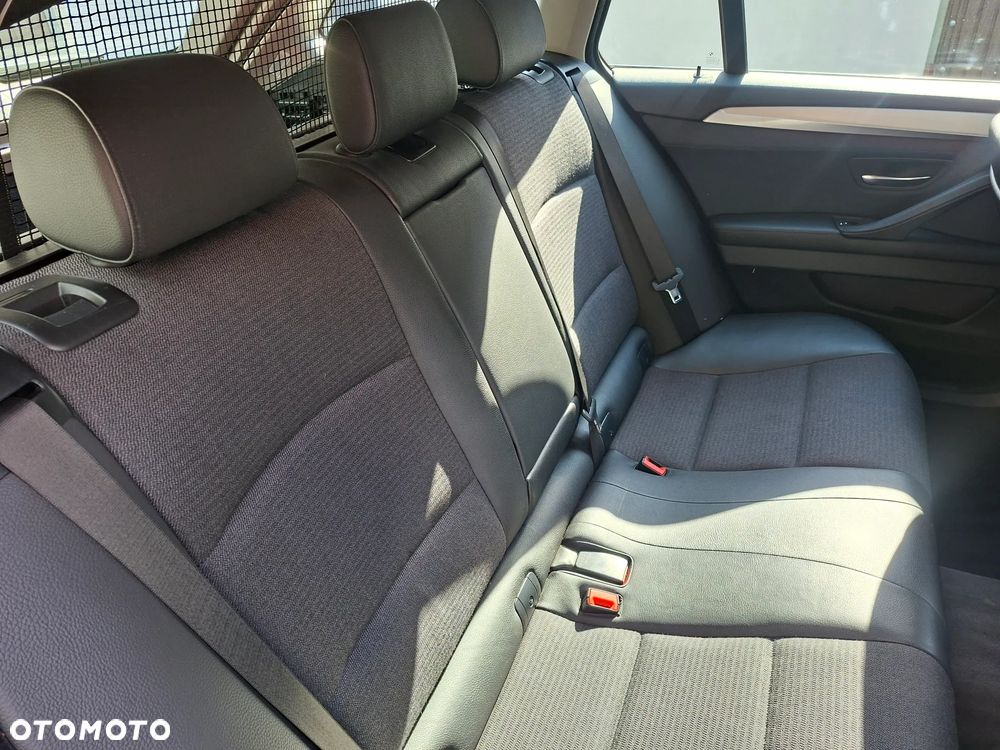 BMW Seria 5 528i - 16