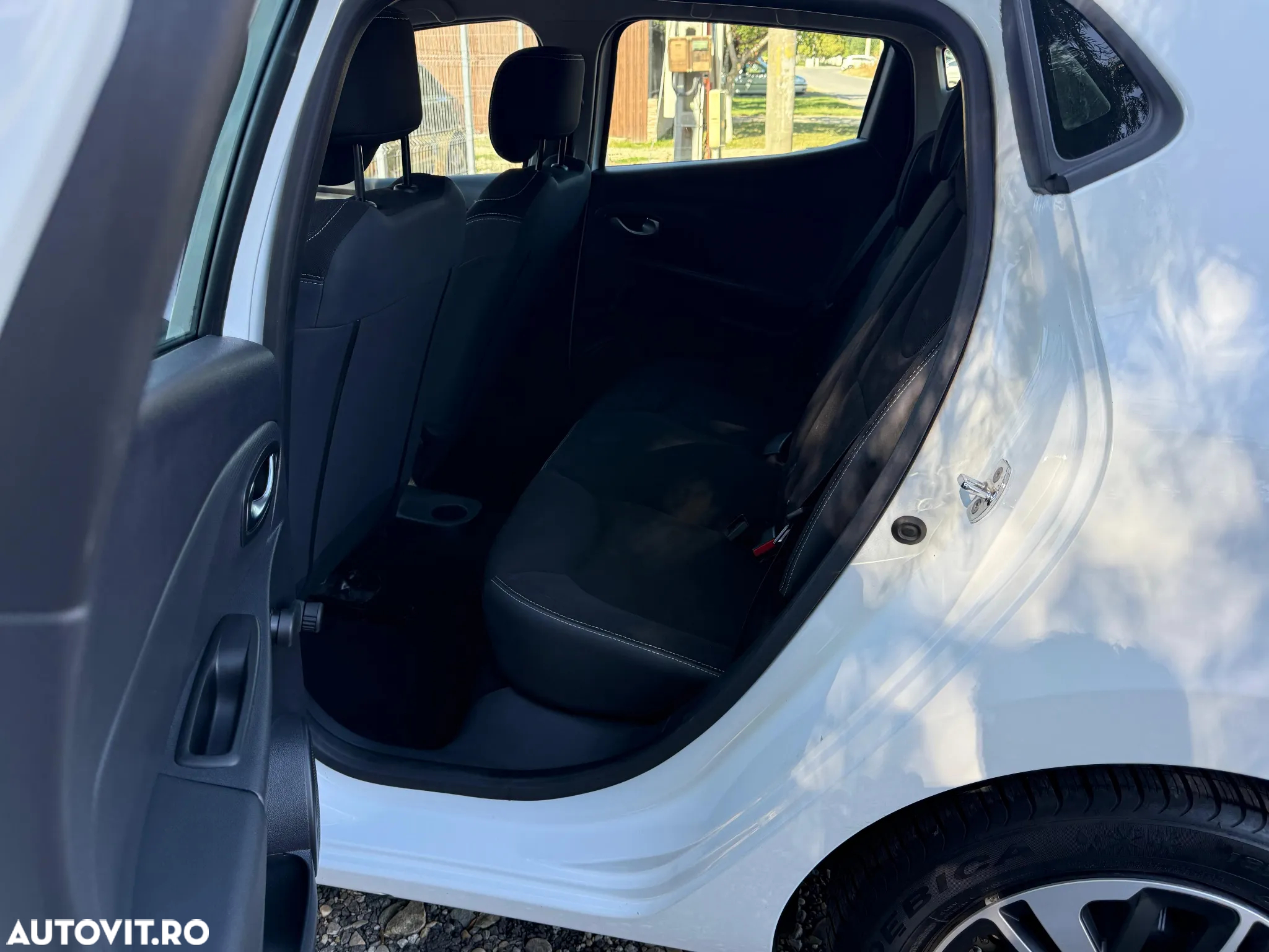 Renault Clio 1.2 16V 75 Life - 8