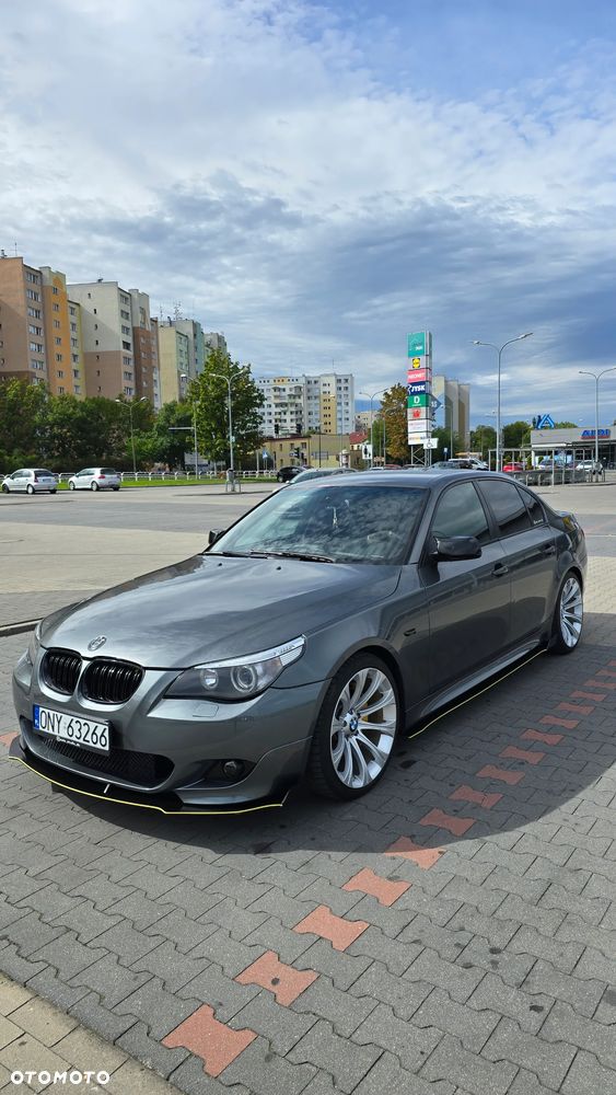 BMW 5 Series 2005 photo 2